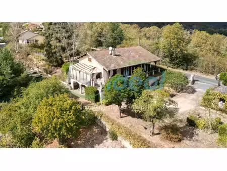 grande maison de 1980 (5 chambres) avec dépendances et pisci