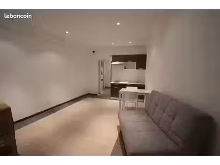 t2 à louer centre aubagne tres calme