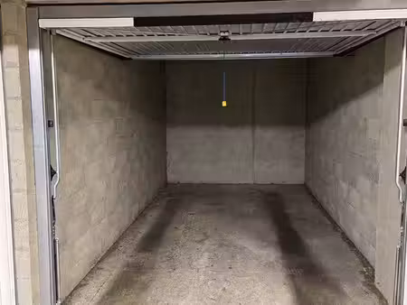 garage / box fermé sécurisé - caluire - proche métro cuire