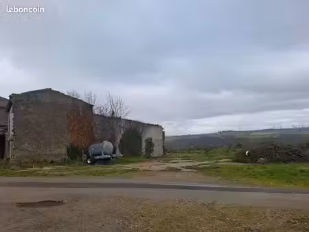 terrain 1 045 m² treves
