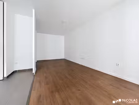 bordeaux chartrons – t1 33 m² avec balcon et parking