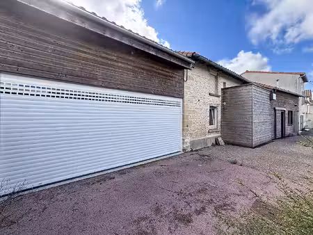 maison familiale de 145 m² avec jardin et quatre garages/dépendances - germont-rouvre