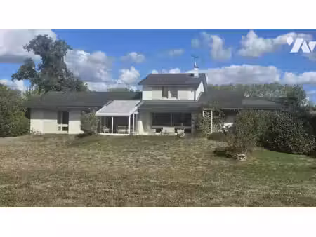 maison de luxe à vendre à chalamont