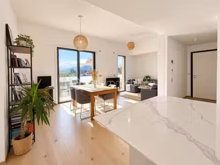 appartement attique de prestige 70 m²  terrasse 65 m²  vue dégagée et garage