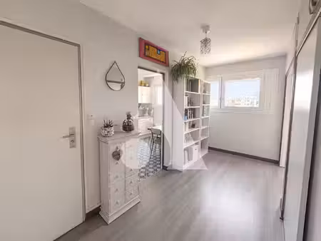 appartement lumineux - trois chambres - résidence calme et sécurisée