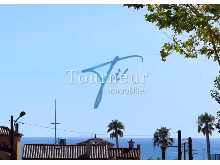 six fours les lones a 100m plage t3 renove grande terrasse g