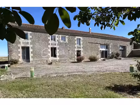 grande longère avec terrain de 3700 m2