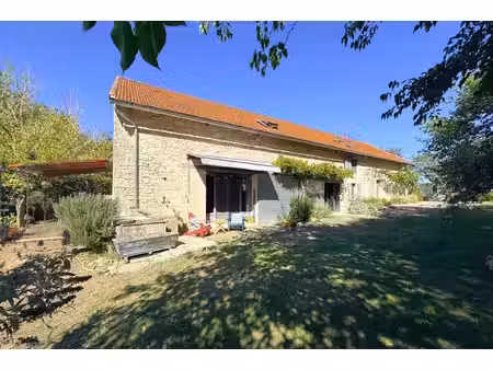 très belle longère en pierre avec piscine à vendre  entre go