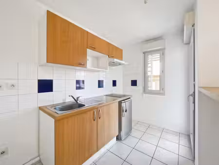à louer – appartement t2 avec parking  ascenseur et climatisation