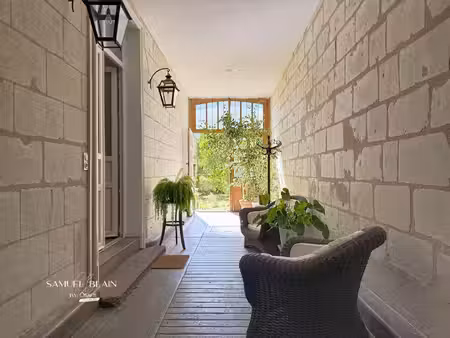 maison de luxe à vendre dans le quartier centre ville-fenet-petit puy