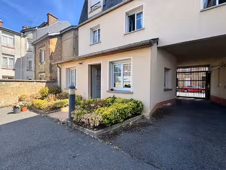 appartement en rdc avec 1 parking en résidence proche du centre à charleville
