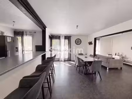 cran-gevrier – t4 de 90 m² rénové – dpe c