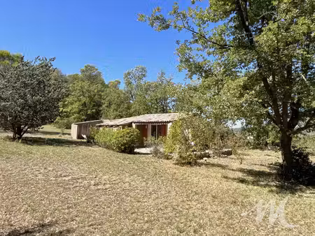 maisonette au calme avec un parc de 3000 m² en zone agricole