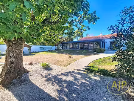 maison montaigu vendee 5 pièce(s) 151 m2