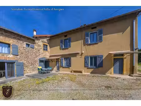 bâtisse en pierres avec 2 habitations
