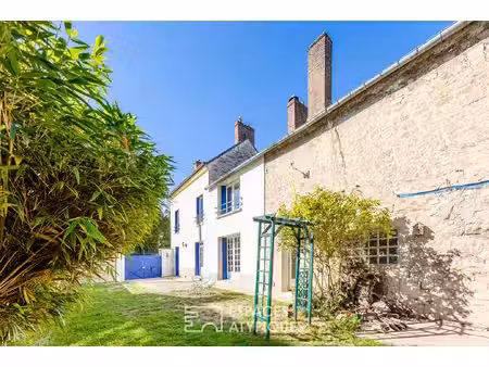 parmain - maison de caractère   5 chambres et jardin  10 mn à pieds de l'isle adam