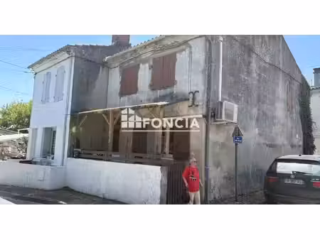 charmante maison de village à rénover  avec ses trois belles chambres