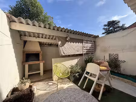 maison de ville avec cour proche des commodités à villeneuve/lot