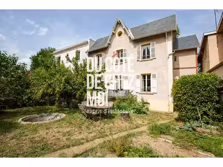 maison de luxe à vendre dans le quartier champvert-point du jour-saint irénée