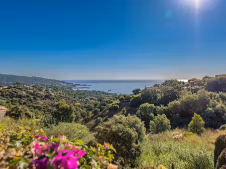 villa de luxe à vendre dans le quartier nartelle-noyer-bellevue-bd des sardinaux