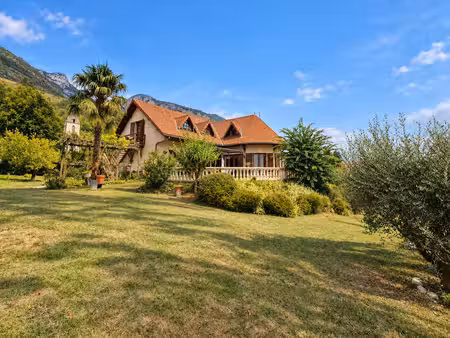 maison 7 pièces - 200 m²