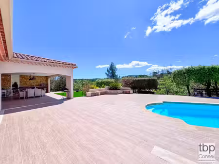 villa de luxe à vendre à ollières