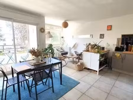 location appartement 3 pièces à nantes rond-point de rennes (44000) : à louer 3 pièces / 6