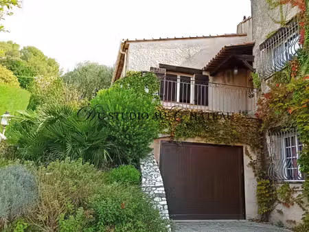 maison de luxe à vendre dans le quartier centre-haut de cagnes