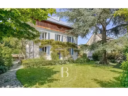 maison de luxe à vendre dans le quartier rive droite