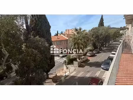 hyères les palmiers – centre-ville – t2 avec mezzanine