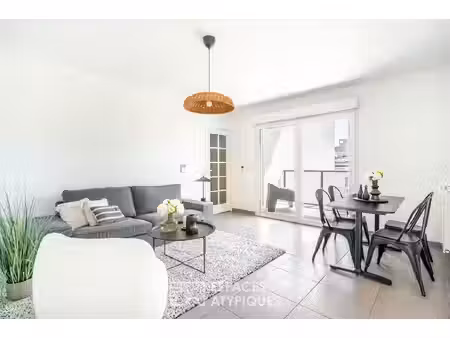 appartement contemporain avec balcon