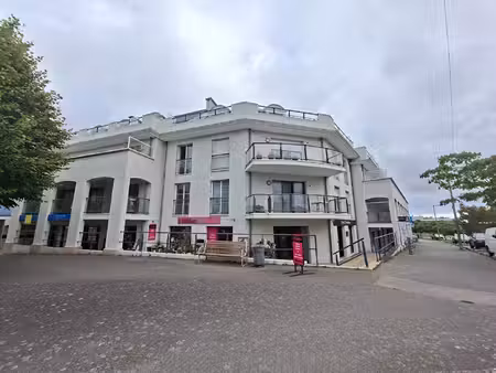 sarzeau centre-bourg - t2 entierement rénové en 2025 avec ascenseur  terrasse et parking c