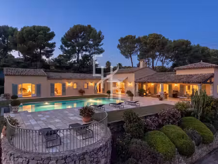 villa de luxe à vendre dans le quartier saint martin-le miracle