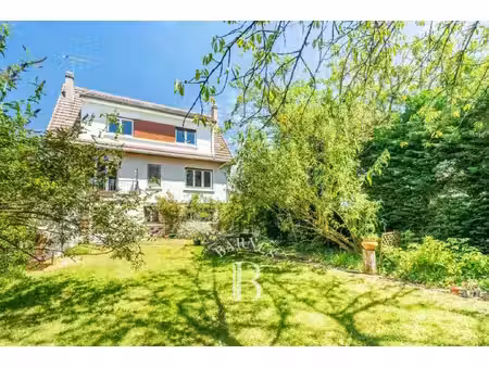 maison de luxe à vendre dans le quartier saint léger-fourqueux