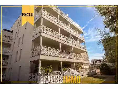 bel appartement f2 en rez-de-chaussée avec terrasse et park