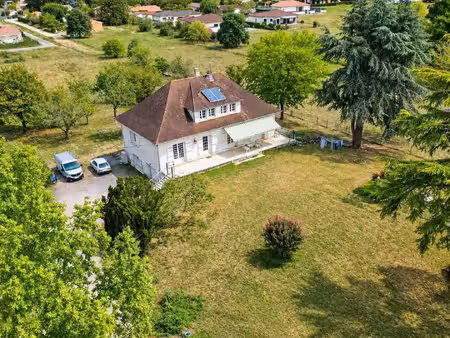 propriété familiale de 175 m² sur un parc arboré de 5 700 m² à bias