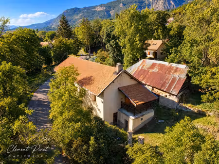 ancienne ferme à rénover avec dépendance – terrain de 1 895 m² – chorges