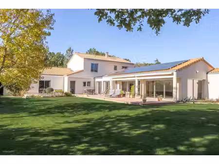 propriété 250 m² avec piscine