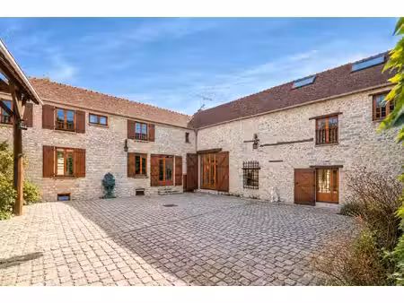 proche fontainebleau - propriété de caractère avec piscine et maison de gardien sur un bea