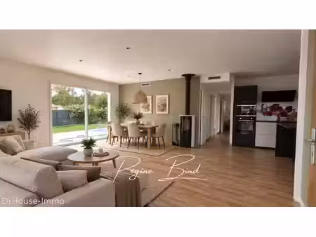 maison de 2021 de plain-pied - piscine chauffée - dpe a - autoconsommation électrique