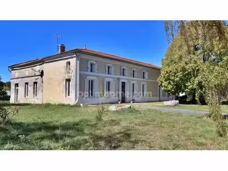 maison charentaise à vendre à plassac 17240 – 223 84 m² avec deux dépendances de 45 et 52 
