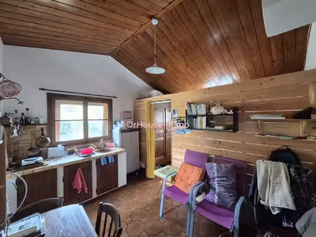 charmante petite maison avec jardin et terrasse en plein cœur de cunlhat sur son terrain c