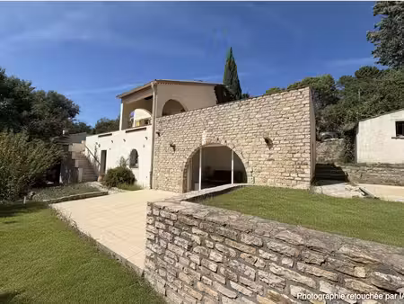 villa de caractère 5 pièces 147 m² piscine vue sur le château de salernes