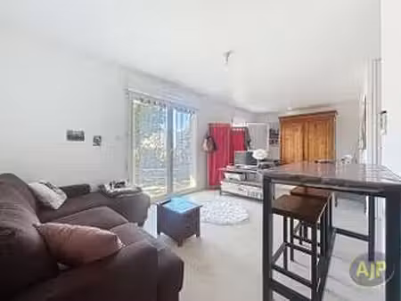location appartement t1 meublé à la roche-sur-yon (85000) : à louer t1 meublé / 34m² la ro
