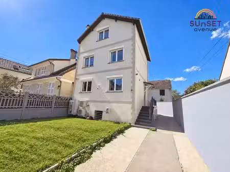 location maison 5 pièces 100 m² à aulnay-sous-bois (93600)  1 800 €