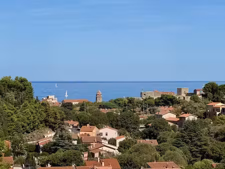 collioure t2 avec terrasse  vue mer  piscine et garage
