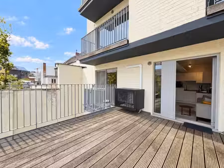 gemeubeld appartement met ruim dakterras tussen uz en sint-pietersstation
