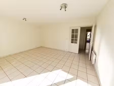 appartement t3 avec grande terrasse  parking et cave - saint-cyr-sur-loire