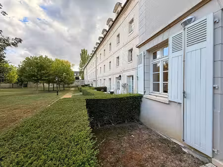 appartement meublé à louer avec jardinet et parking privatifs en plein coeur de senlis