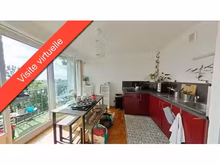 grand studio avec balcon  parking et cave ; tours nord